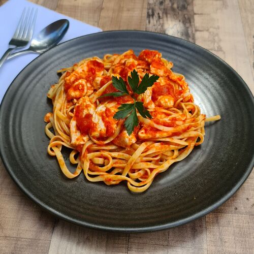 Tomato, Chilli and Garlic with Chicken Pasta (Specialty)